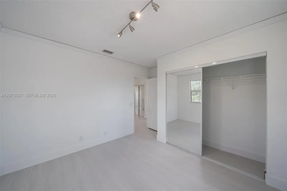 720 Falling Water Rd #720 Weston, FL 33326