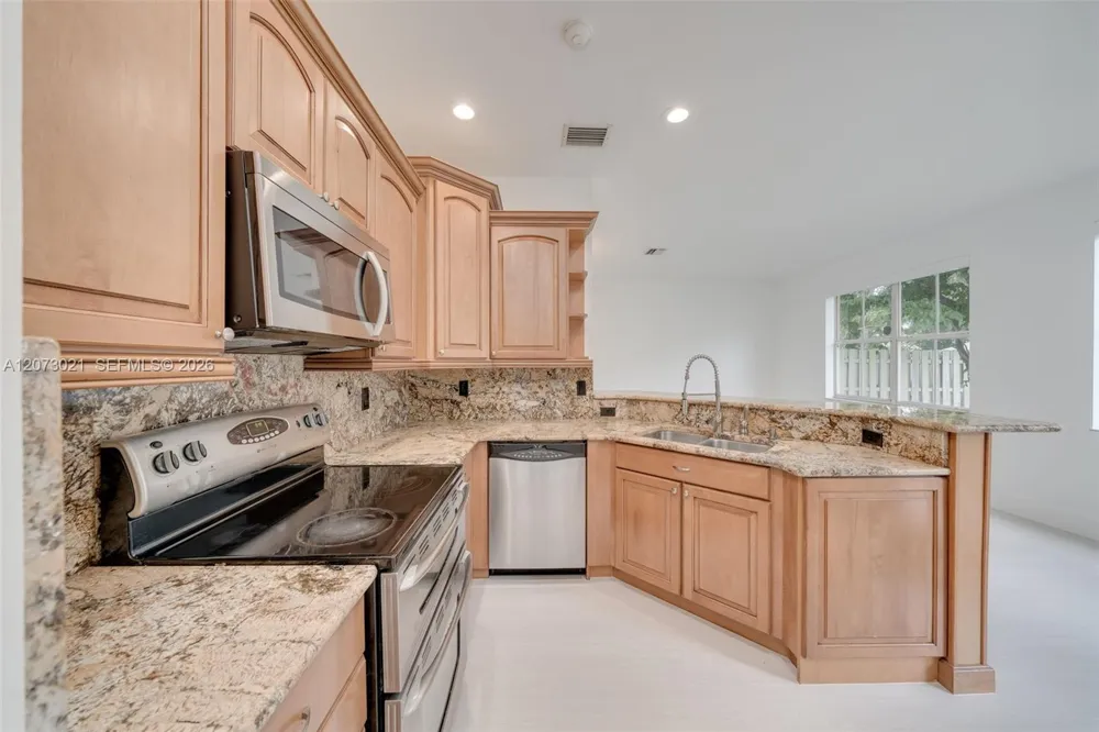 720 Falling Water Rd #720 Weston, FL 33326