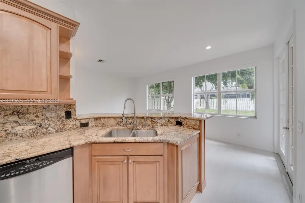 720 Falling Water Rd #720 Weston, FL 33326