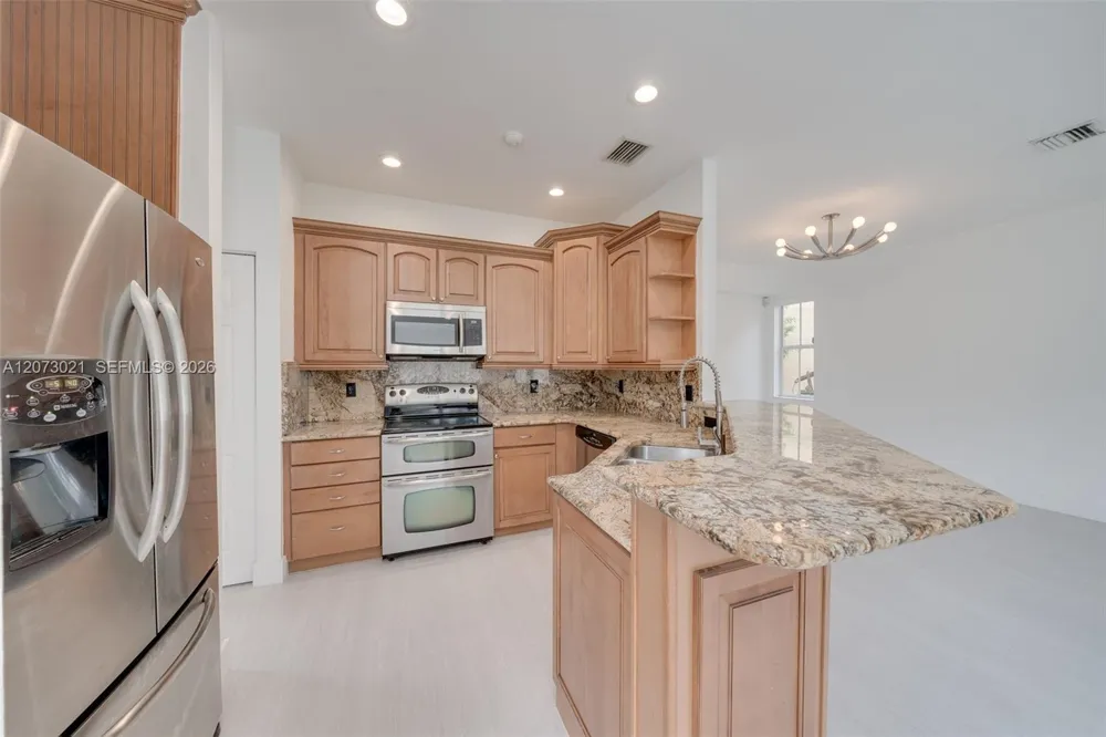 720 Falling Water Rd #720 Weston, FL 33326