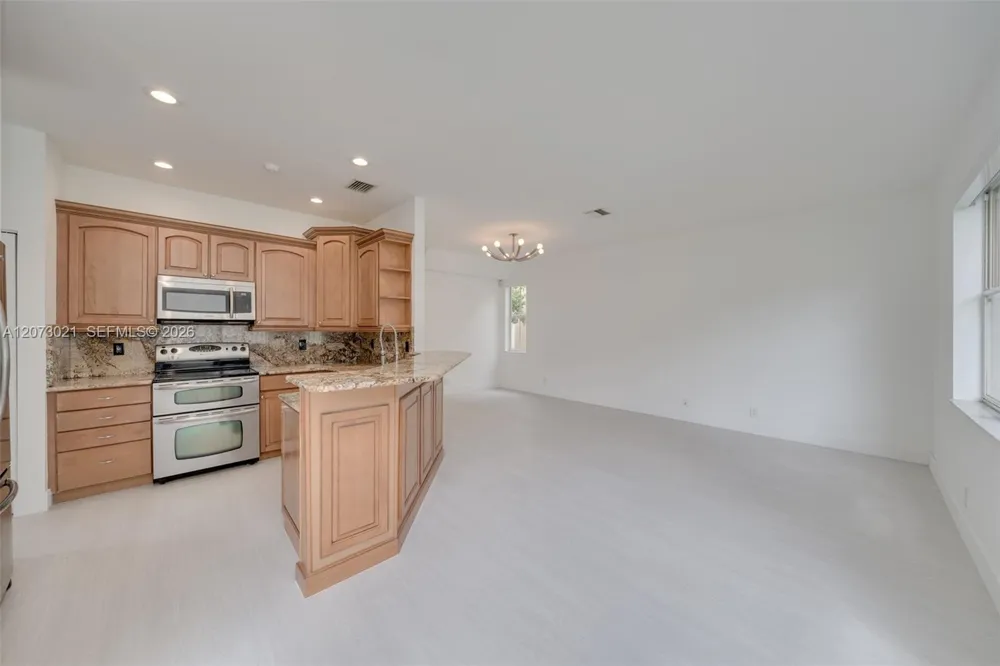 720 Falling Water Rd #720 Weston, FL 33326