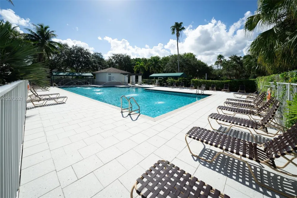 720 Falling Water Rd #720 Weston, FL 33326