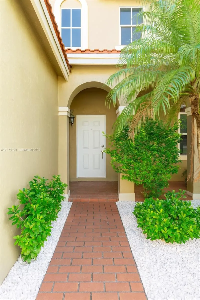 720 Falling Water Rd #720 Weston, FL 33326