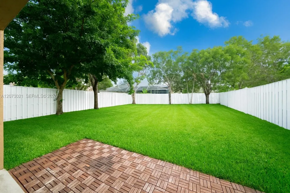 720 Falling Water Rd #720 Weston, FL 33326