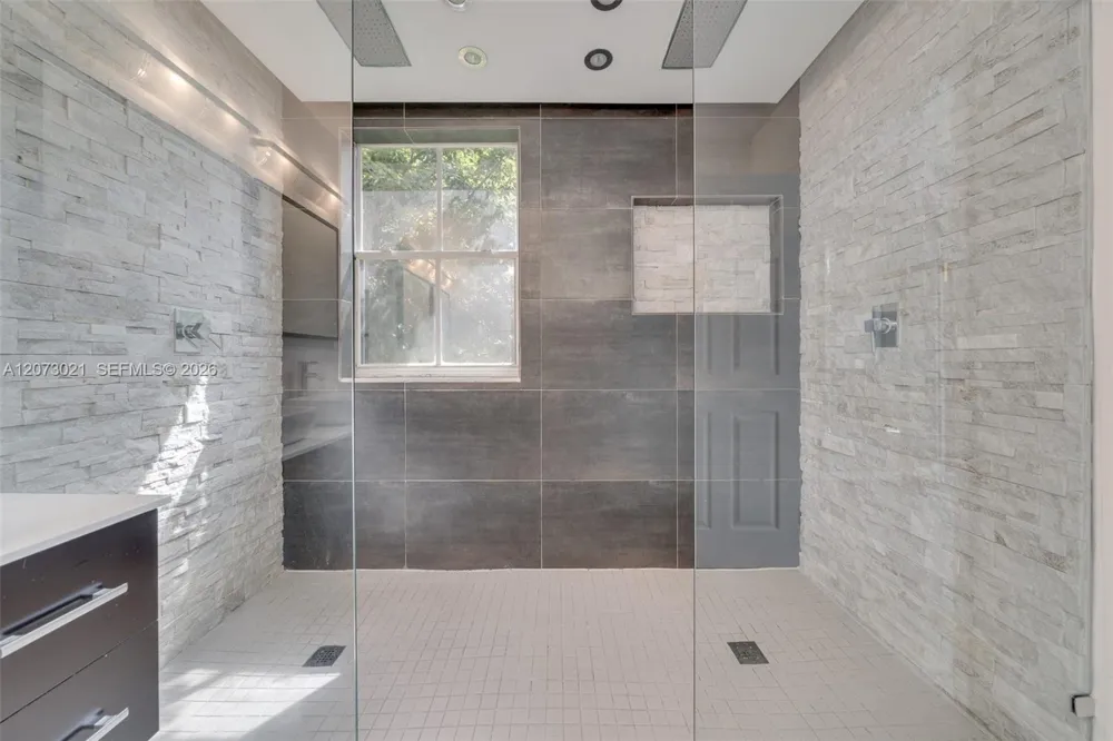 720 Falling Water Rd #720 Weston, FL 33326