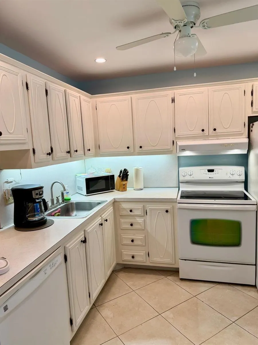 300 NE 26TH AVENUE #2010 Boynton Beach, FL 33435