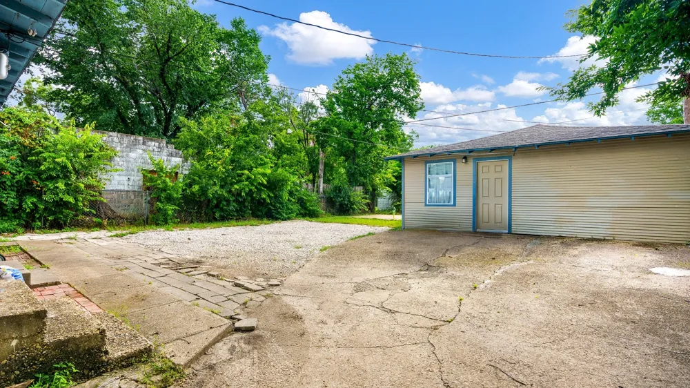714 S Winnetka Avenue Dallas, TX 75208