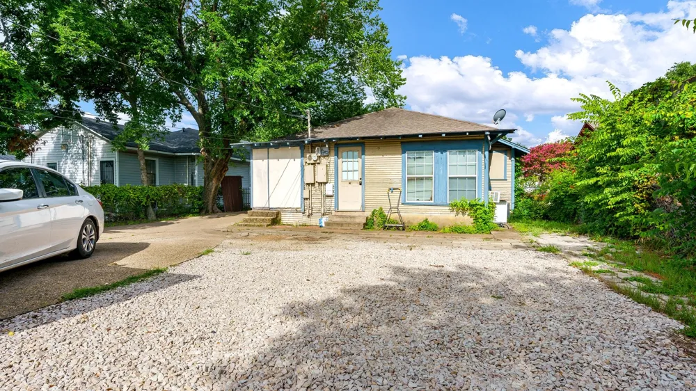 714 S Winnetka Avenue Dallas, TX 75208