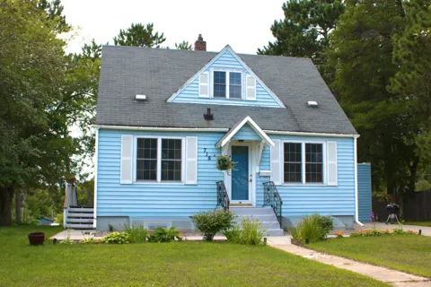 715 NW 9th Avenue