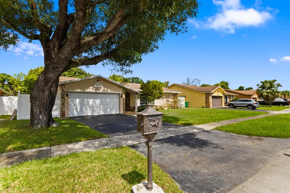 3750 NW 73rd Avenue Lauderhill, FL 33319