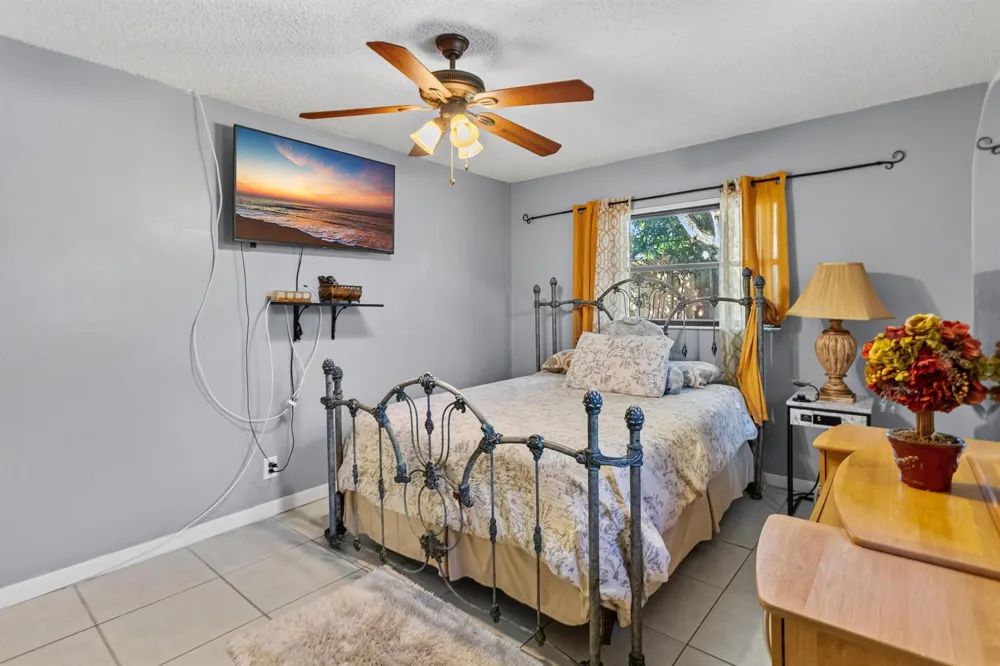 3750 NW 73rd Avenue Lauderhill, FL 33319
