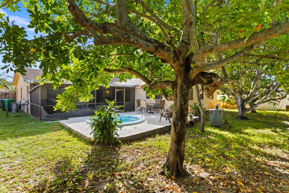 3750 NW 73rd Avenue Lauderhill, FL 33319