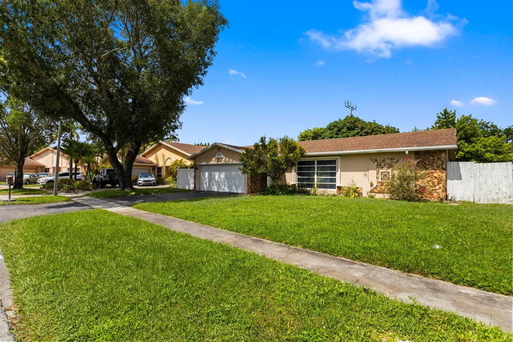 3750 NW 73rd Avenue Lauderhill, FL 33319