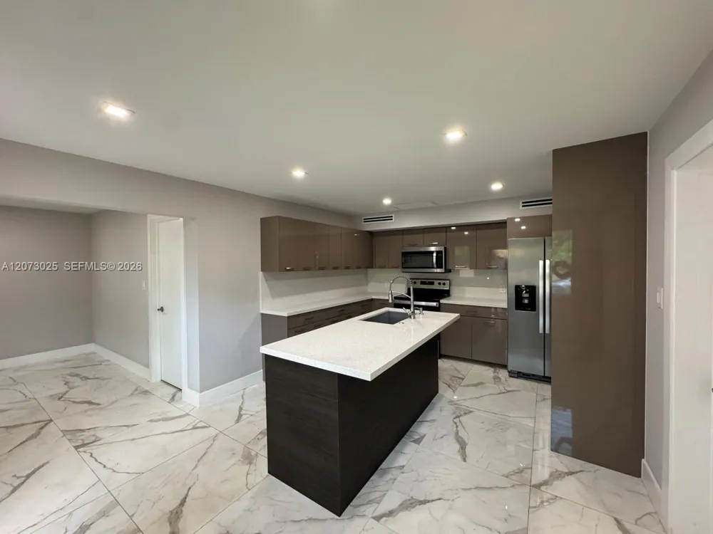 15011 Coconut Ct #15011 Miami Lakes, FL 33014
