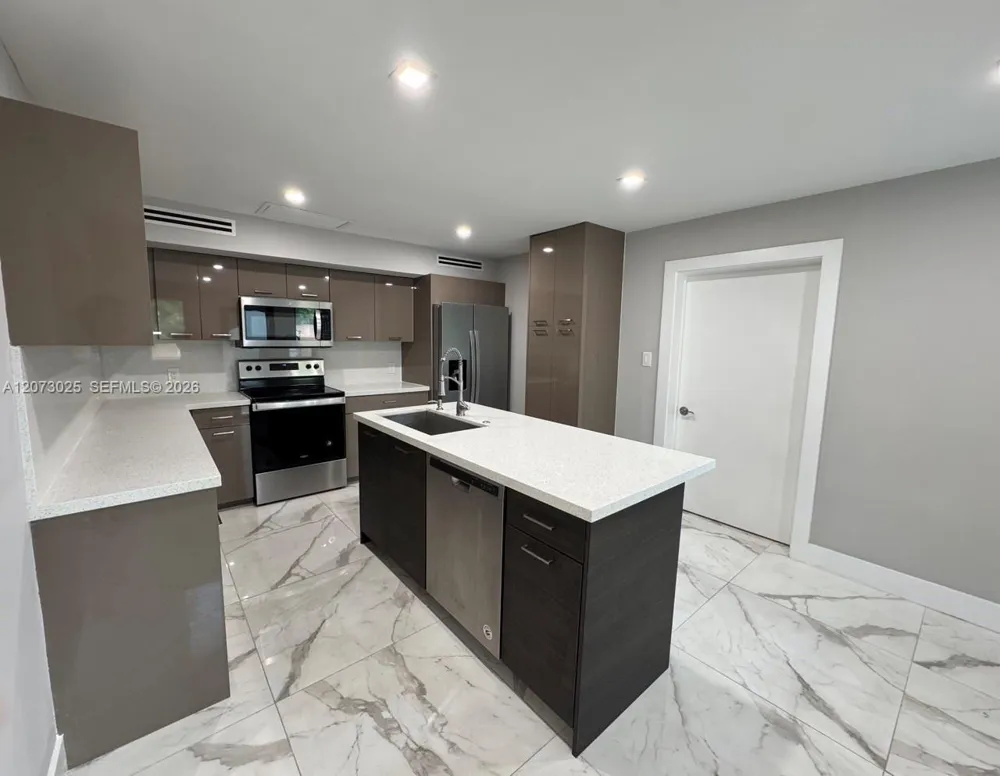 15011 Coconut Ct #15011 Miami Lakes, FL 33014