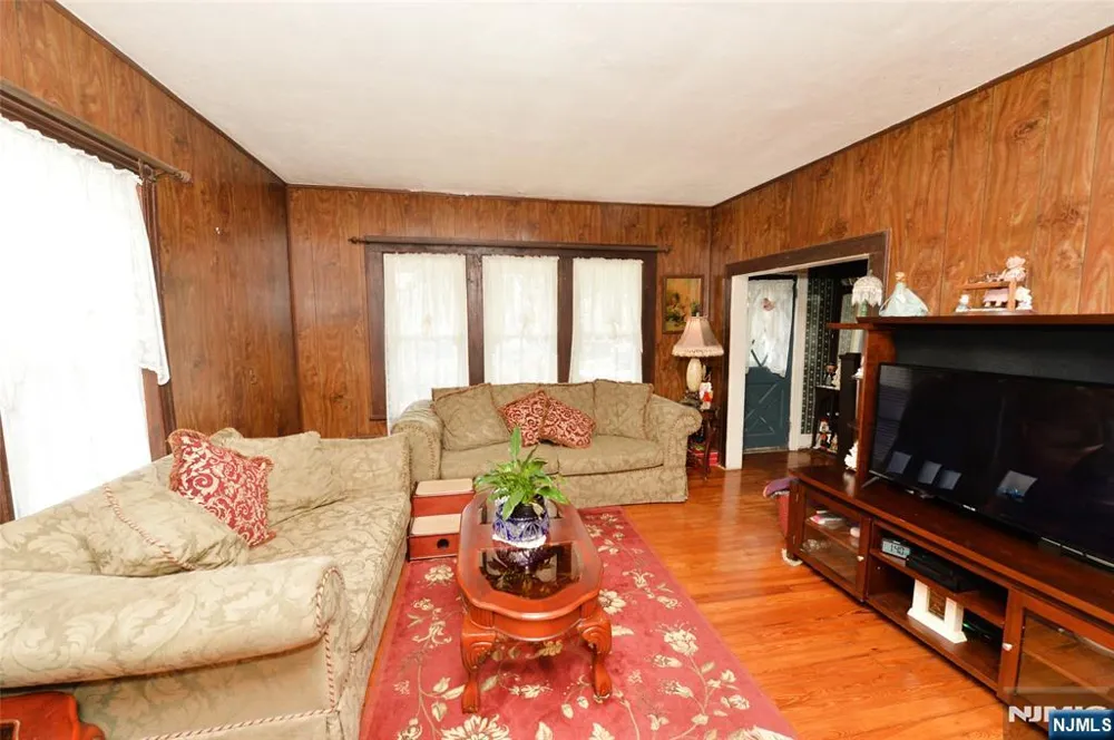 10 Ackerman Avenue Emerson, NJ 07630