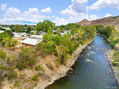 533 River Drive