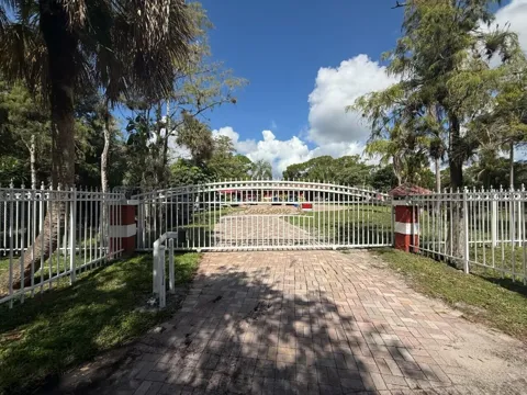 5800 PINETREE ROAD
