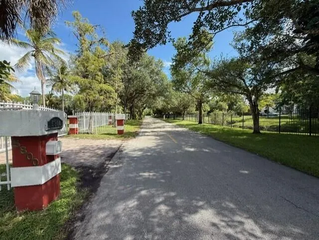 5800 PINETREE ROAD Parkland, FL 33067