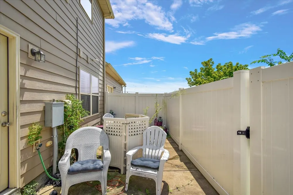 1104 Neeleys Bnd Spring Hill, TN 37174