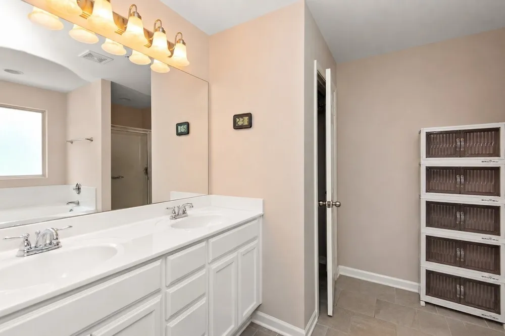 1104 Neeleys Bnd Spring Hill, TN 37174