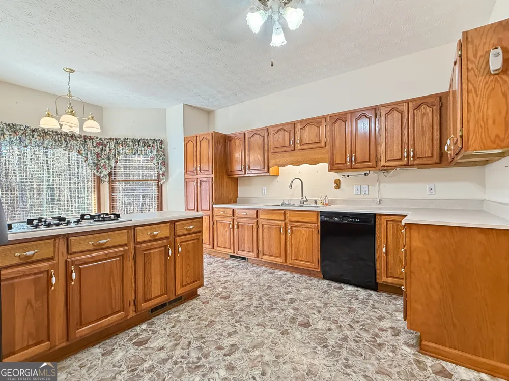 1100 Highway 54 Moreland, GA 30259