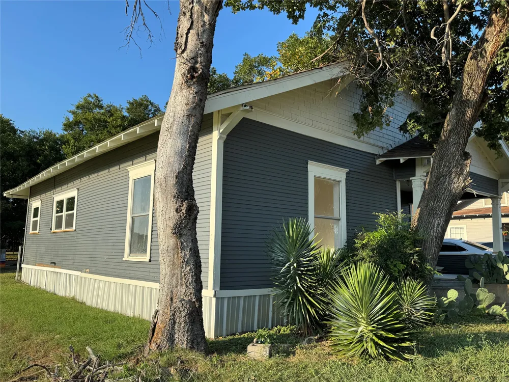 214 W Westhill Drive Cleburne, TX 76033