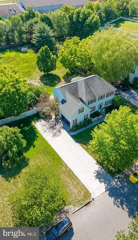 3 MACKENZIE COURT