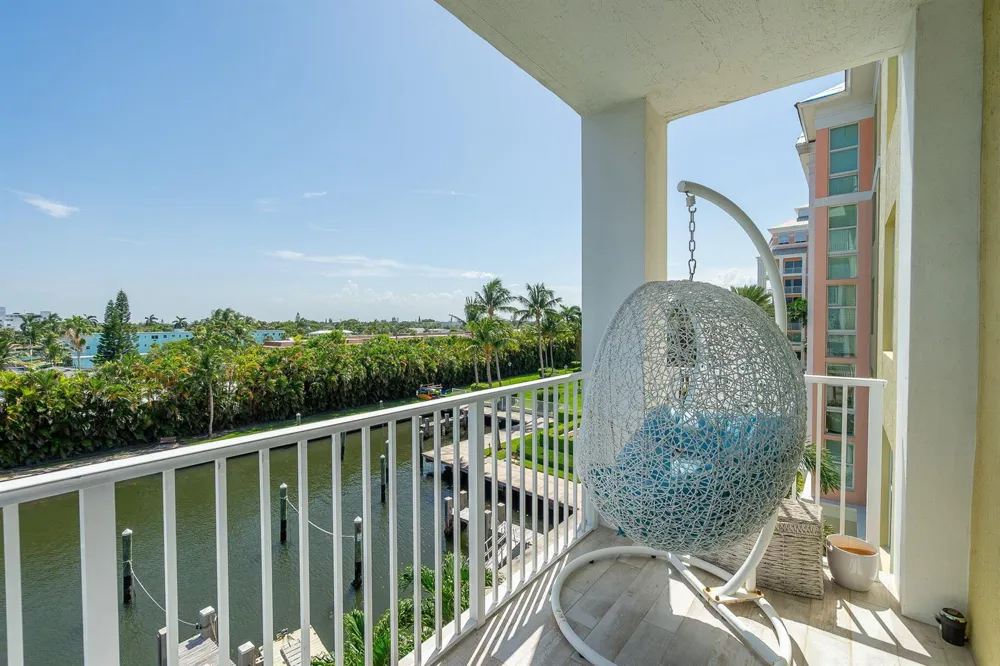 806 E Windward Way #424 Lantana, FL 33462
