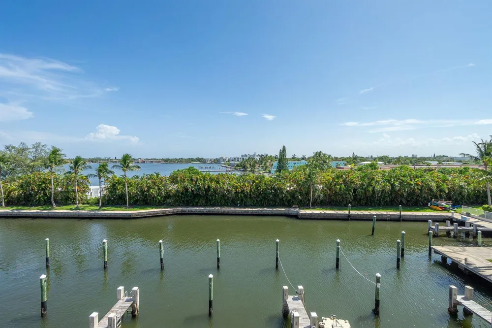 806 E Windward Way #424 Lantana, FL 33462