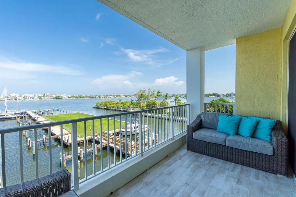 806 E Windward Way #424 Lantana, FL 33462