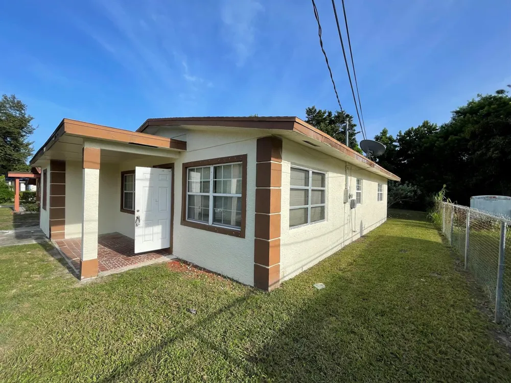 2801 AVENUE E Fort Pierce, FL 34947