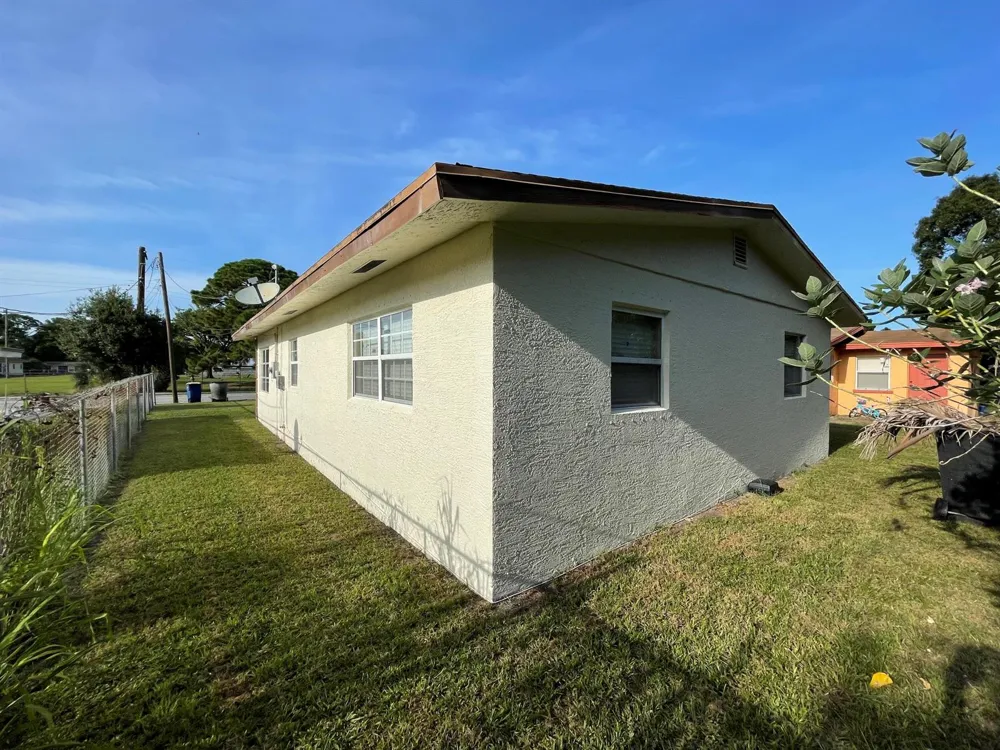 2801 AVENUE E Fort Pierce, FL 34947
