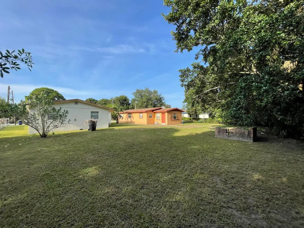 2801 AVENUE E Fort Pierce, FL 34947