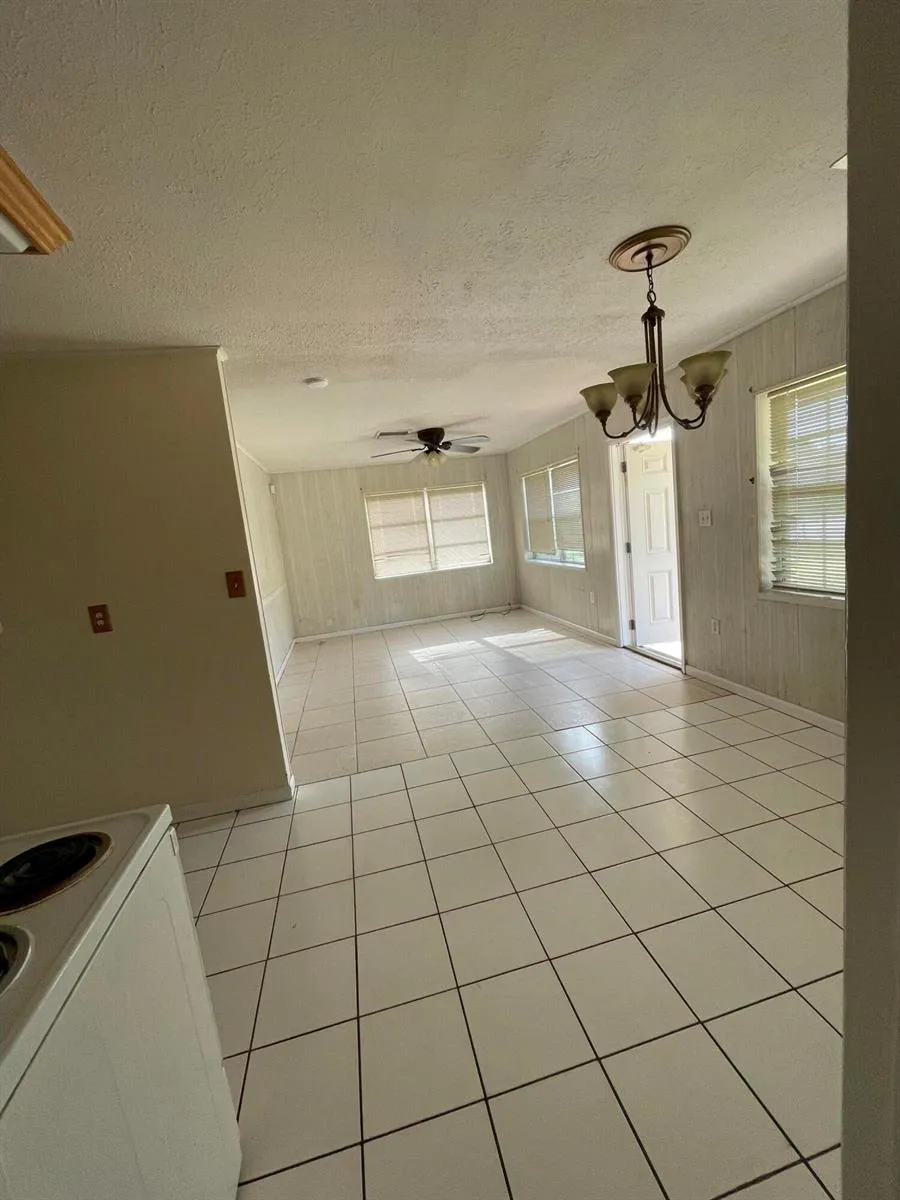 2801 AVENUE E Fort Pierce, FL 34947