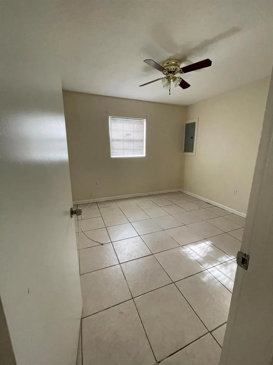 2801 AVENUE E Fort Pierce, FL 34947