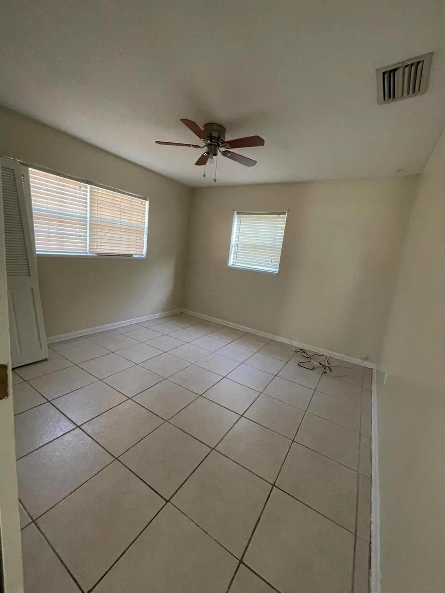 2801 AVENUE E Fort Pierce, FL 34947