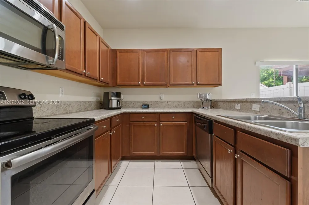 8881 W 35th Ln Hialeah, FL 33018