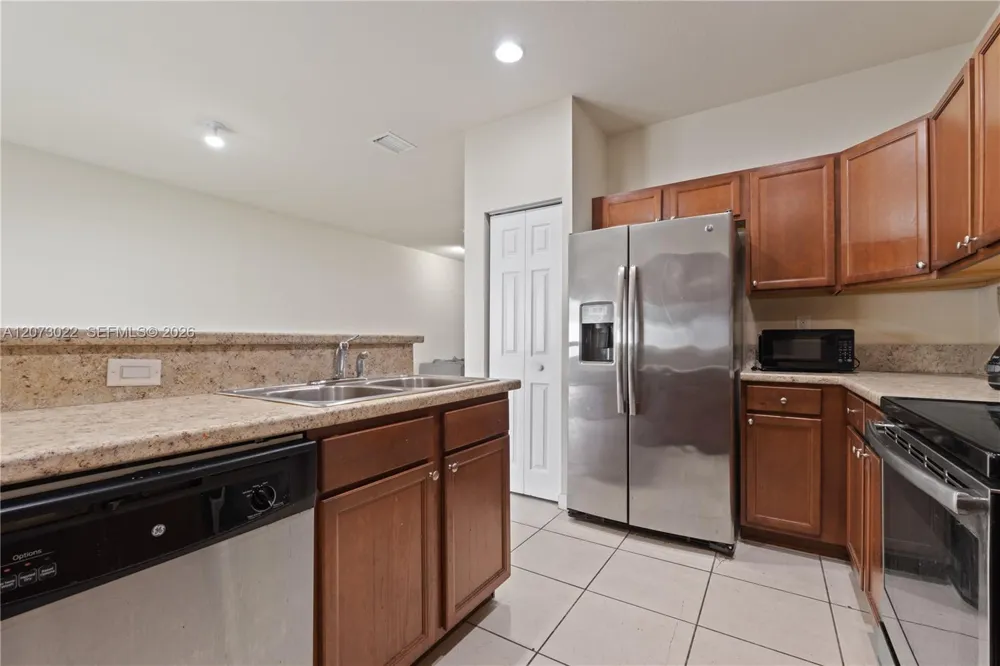8881 W 35th Ln Hialeah, FL 33018