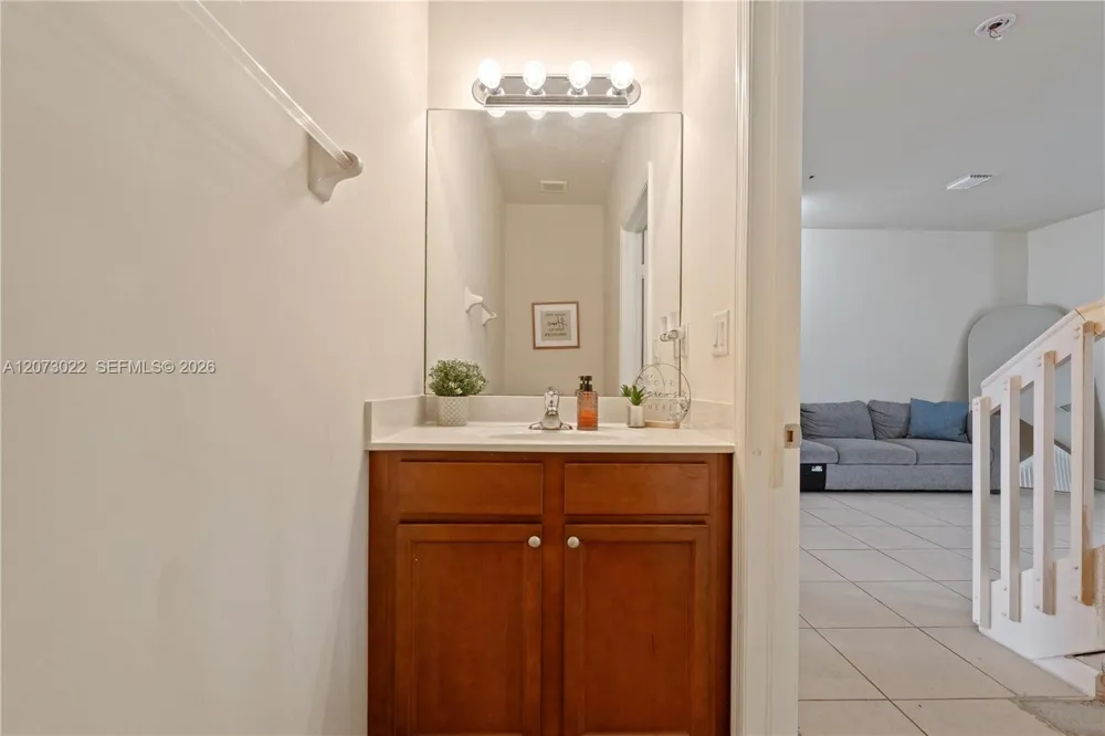 8881 W 35th Ln Hialeah, FL 33018