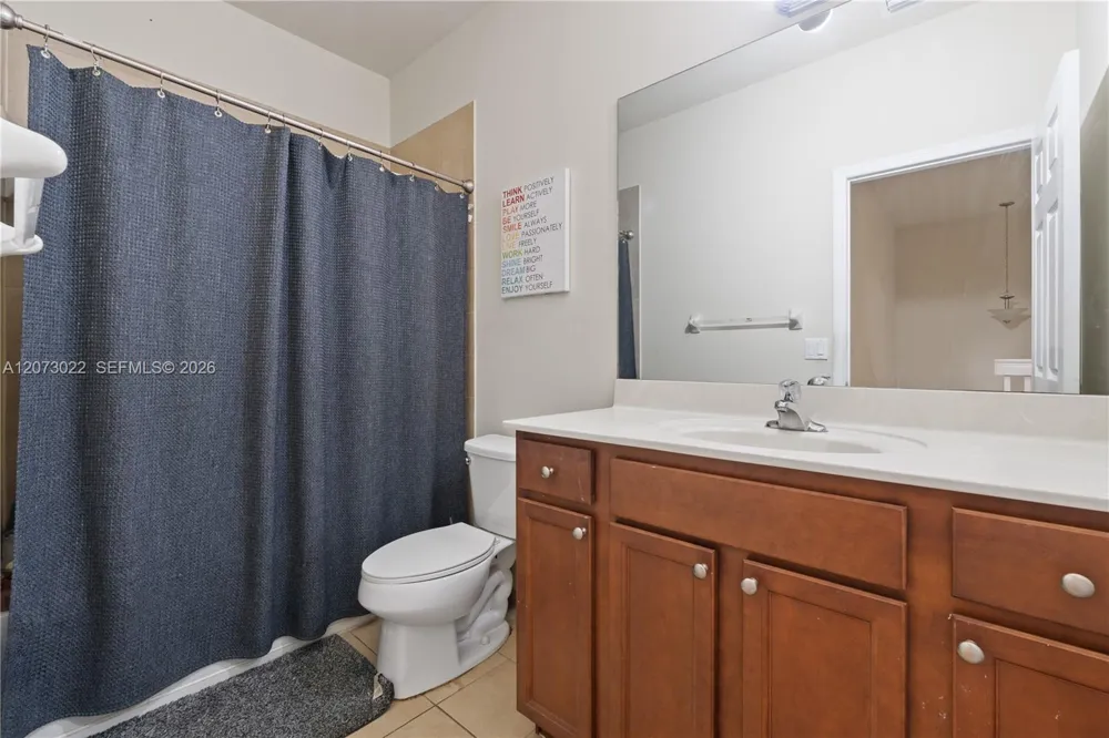 8881 W 35th Ln Hialeah, FL 33018