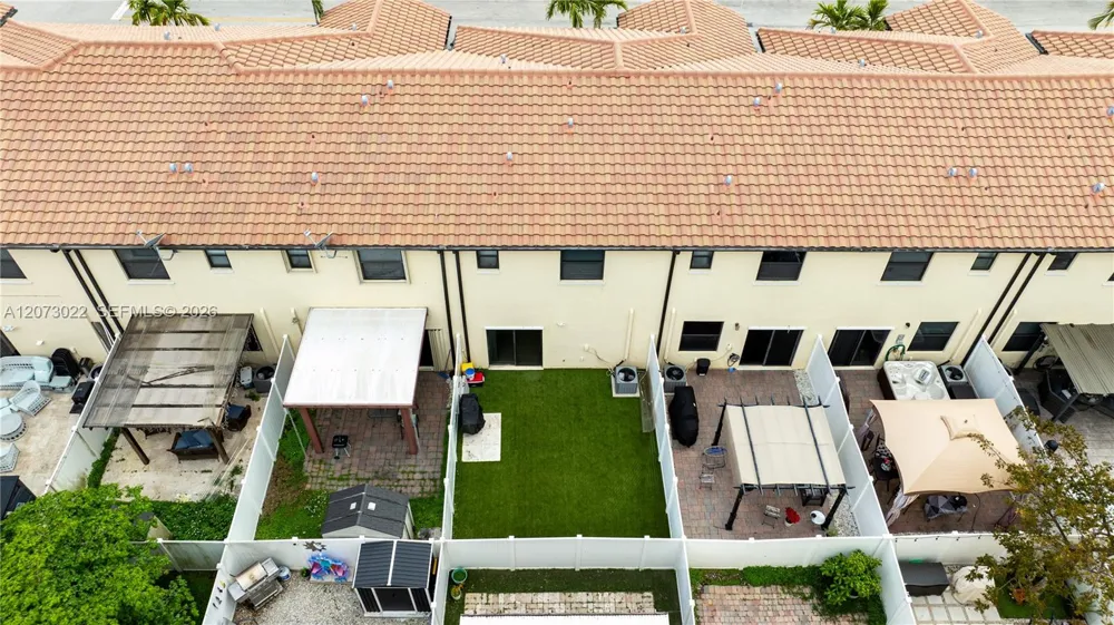 8881 W 35th Ln Hialeah, FL 33018