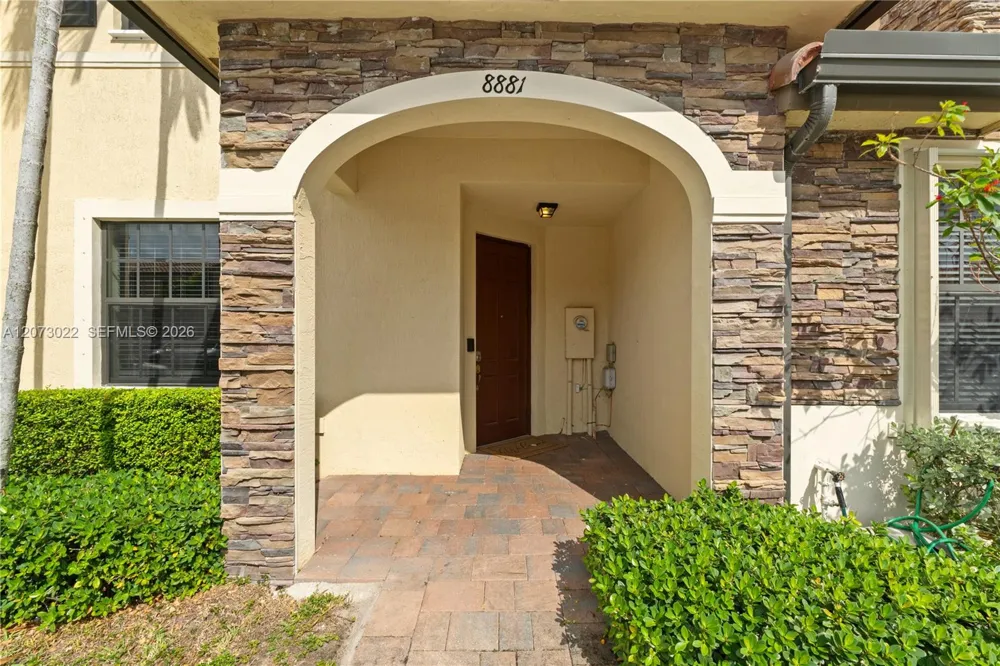 8881 W 35th Ln Hialeah, FL 33018