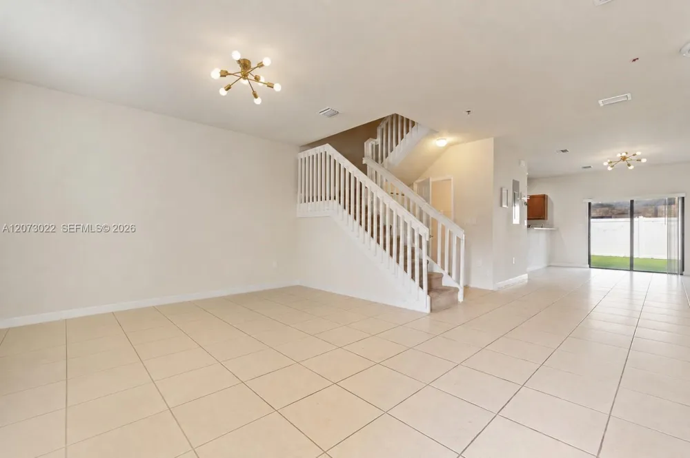 8881 W 35th Ln Hialeah, FL 33018