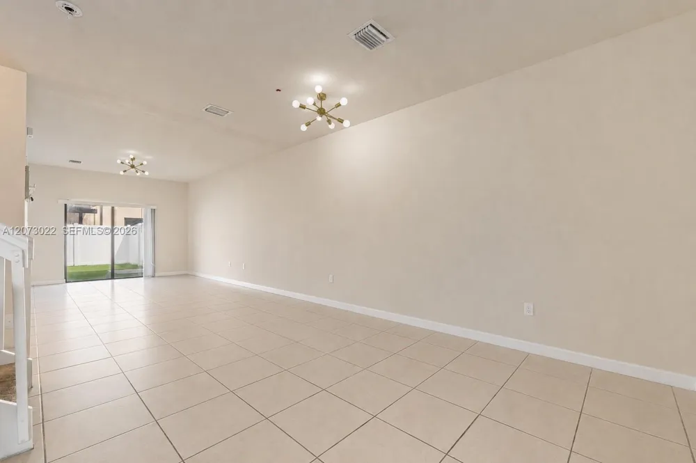 8881 W 35th Ln Hialeah, FL 33018