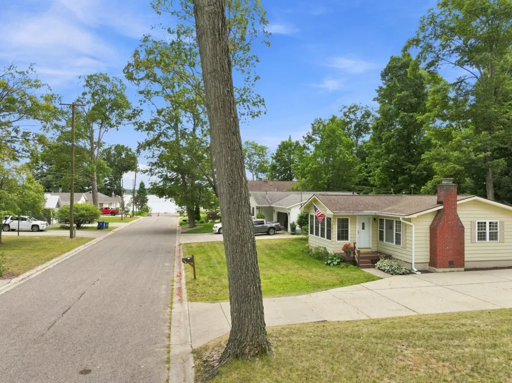 133 Winona Place Cadillac City, MI 49601