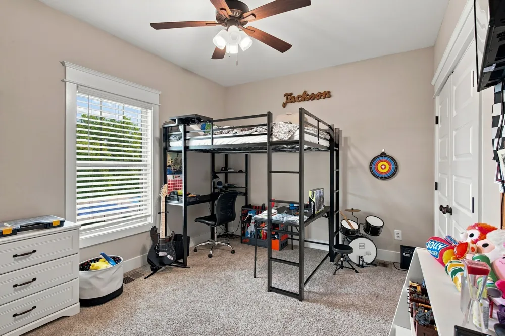 6023 W Mayflower Ct Greenbrier, TN 37073