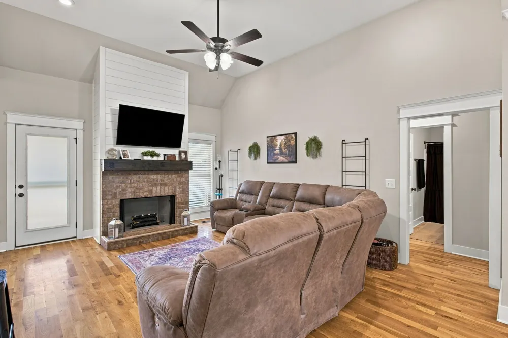 6023 W Mayflower Ct Greenbrier, TN 37073