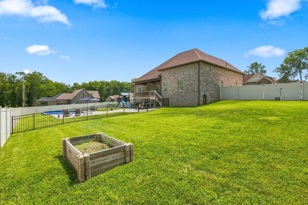 6023 W Mayflower Ct Greenbrier, TN 37073