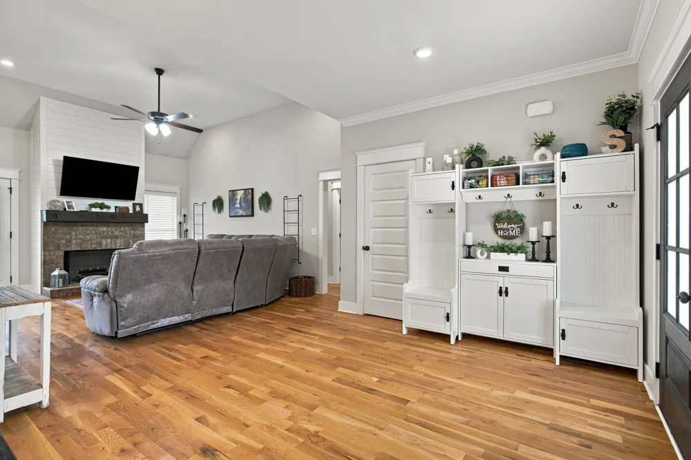 6023 W Mayflower Ct Greenbrier, TN 37073